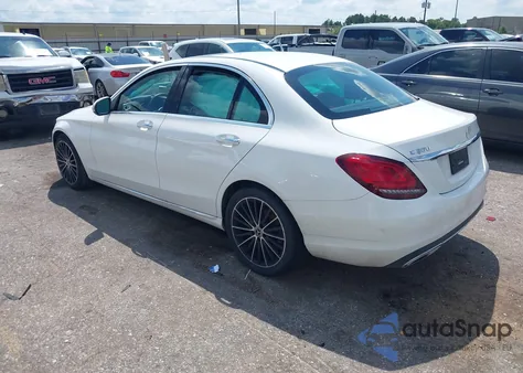 2021 Mercedes-Benz C 300 Sedan z USA, uszkodzony, nr VIN W1KWF8DB6MR632382